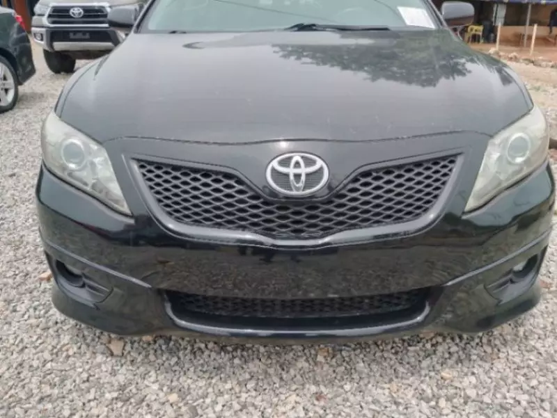 Toyota Camry   - 2010