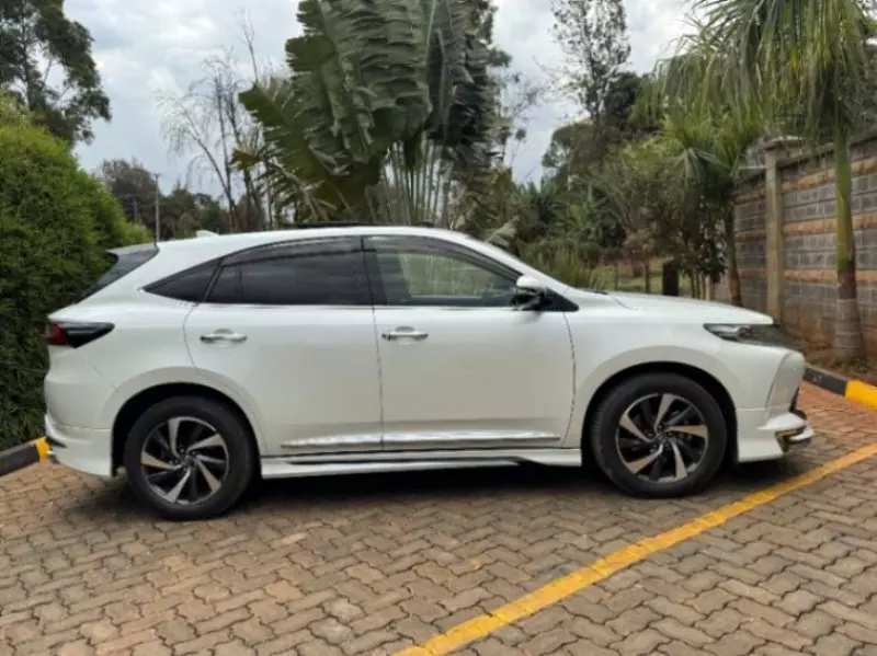 Toyota Harrier   -