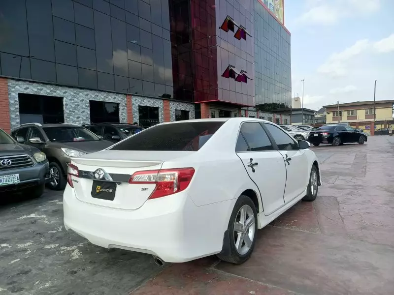 Toyota camry   - 2012