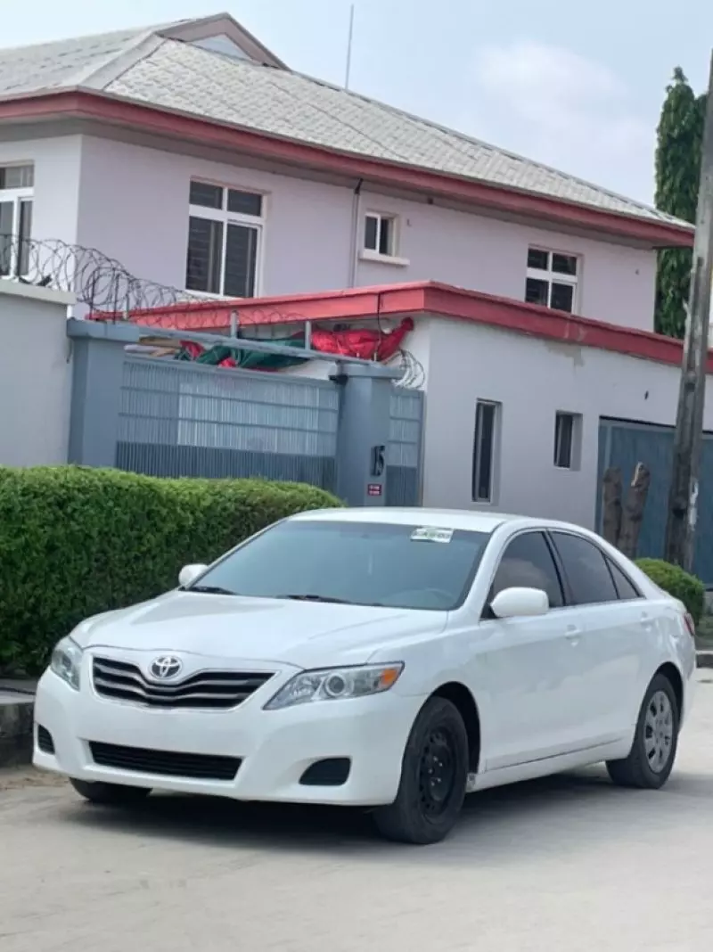 Toyota Camry   - 2010
