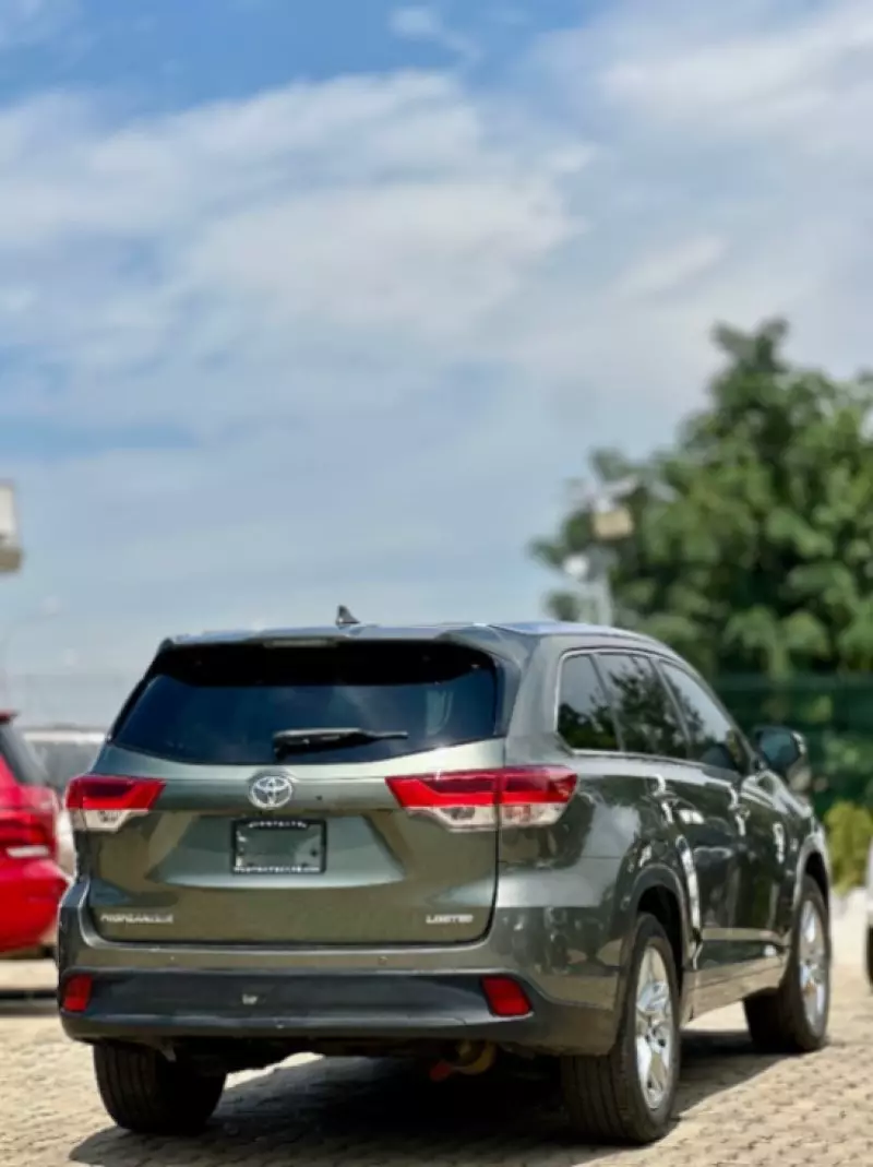 Toyota Highlander   - 2014