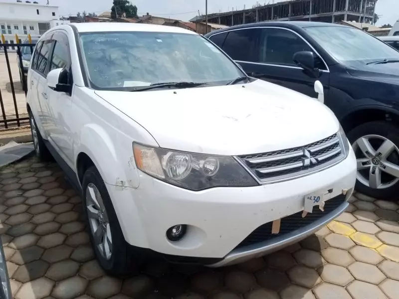 Mitsubishi OUTLANDER   - 2012