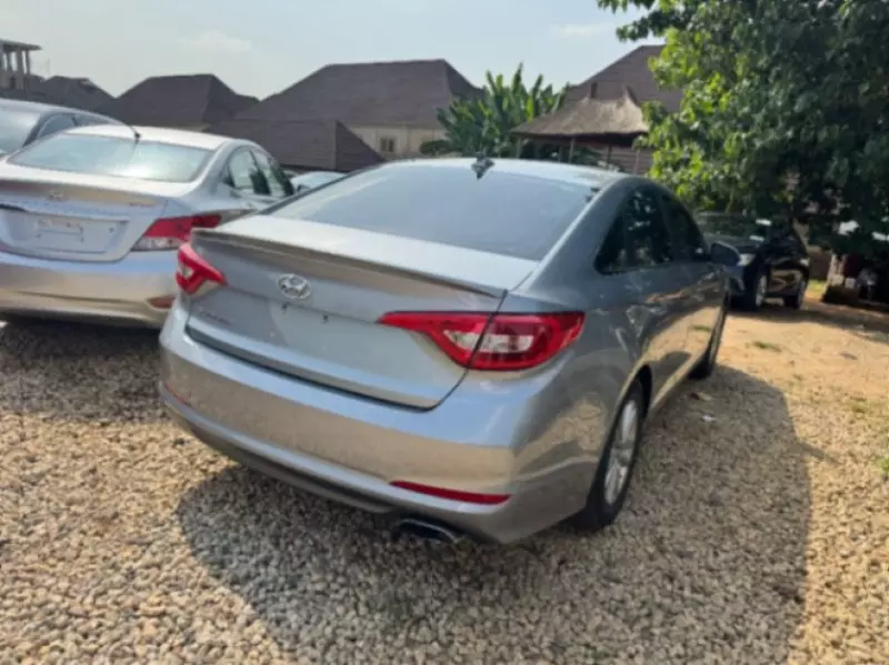 Hyundai Sonata   - 2015