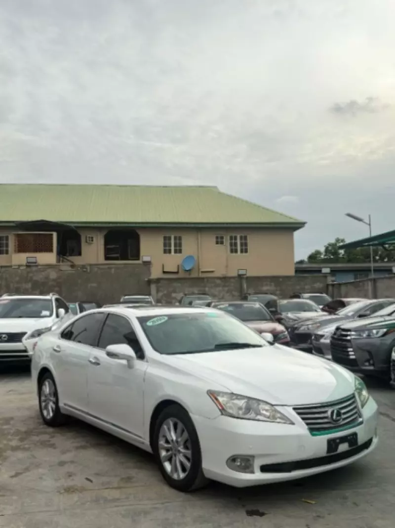 Lexus ES 350   - 2010