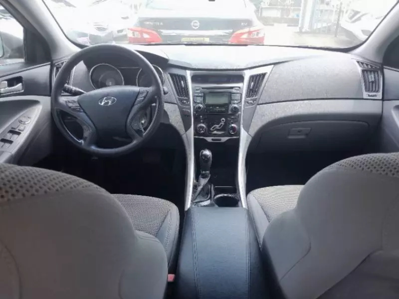 Hyundai Sonata - 2012