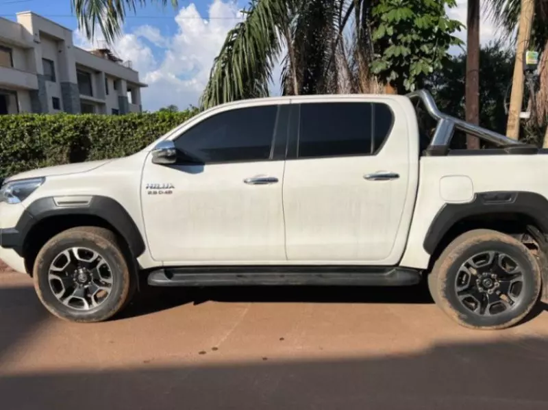 Toyota Hilux   - 2021