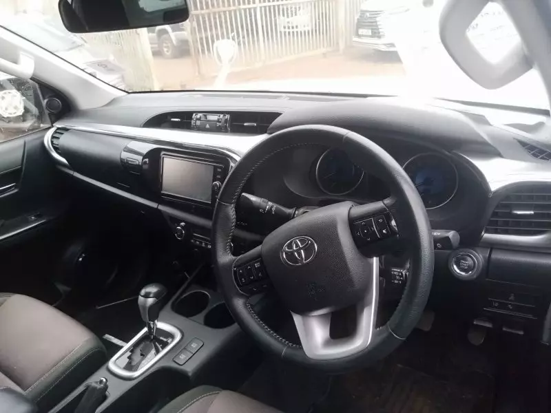 Toyota Hilux   - 2017