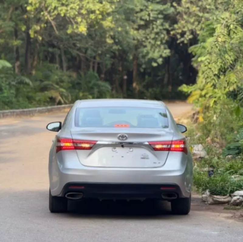 Toyota Avalon   - 2013