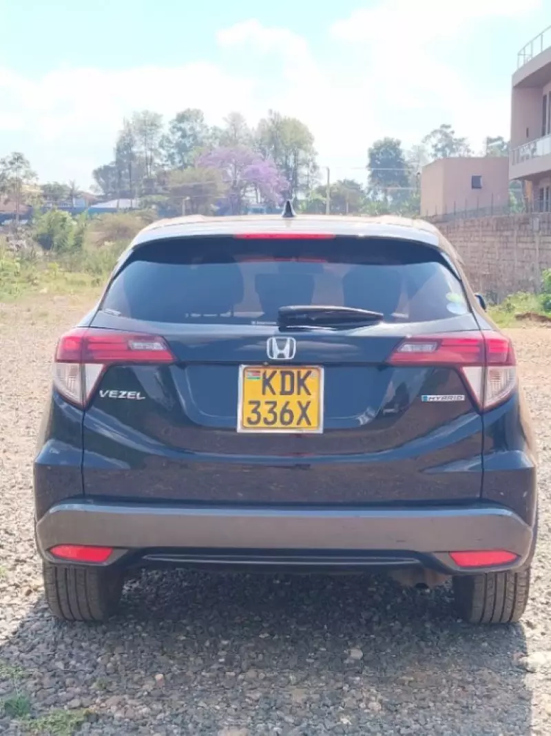 Honda Vezel    - 2015