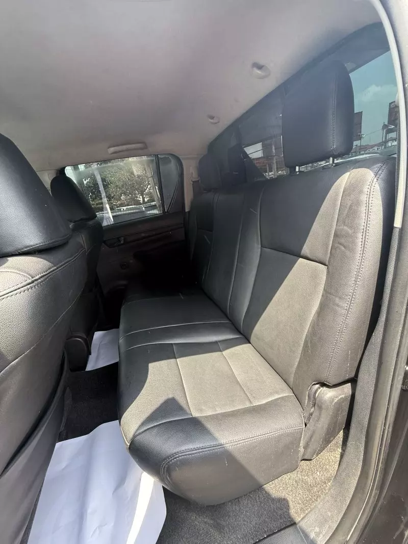 Toyota Hilux   - 2017