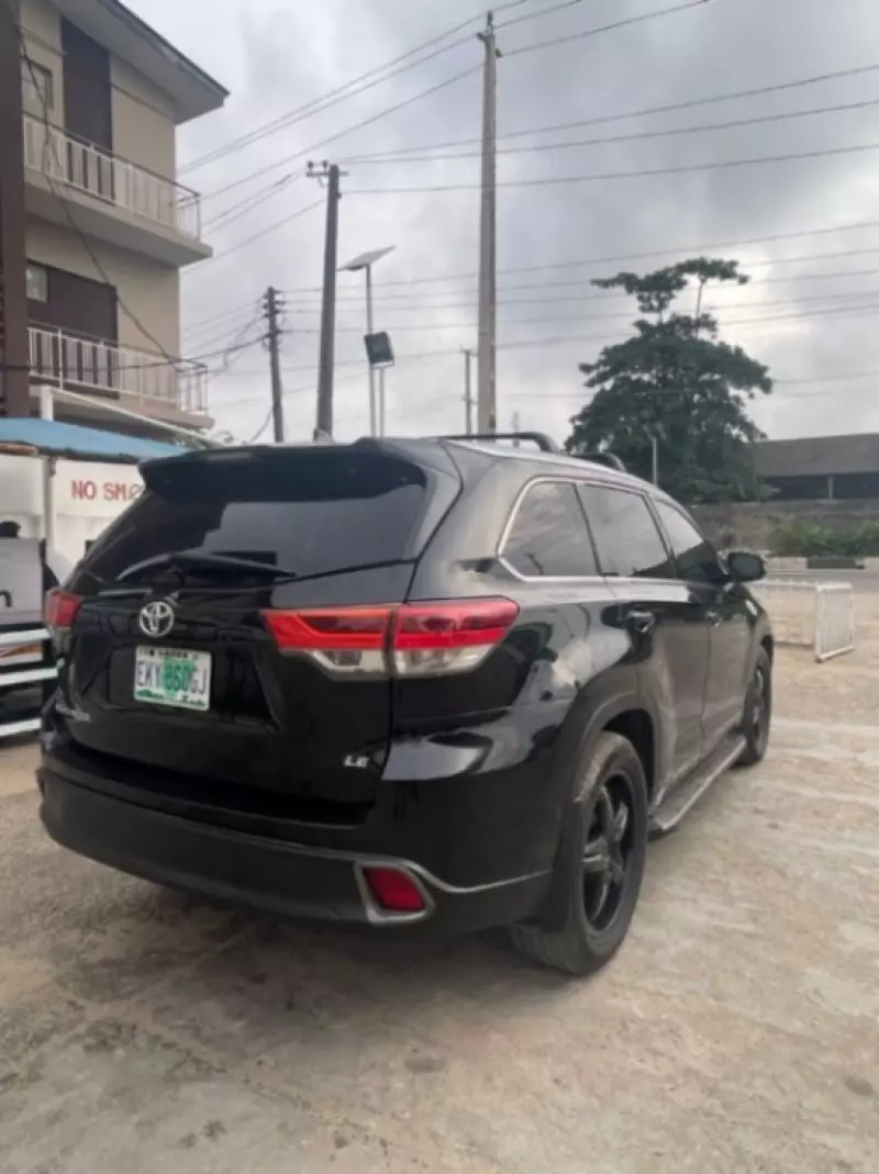 Toyota Highlander   - 2016