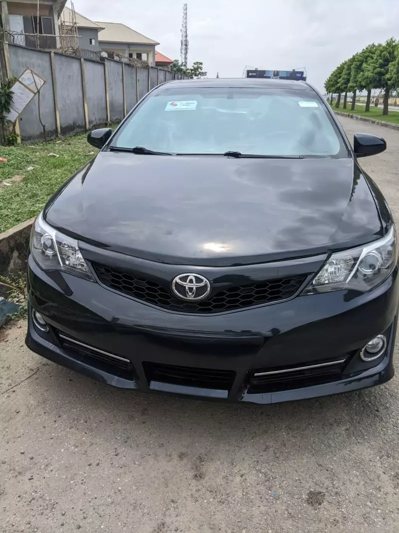 Toyota Camry   - 2014