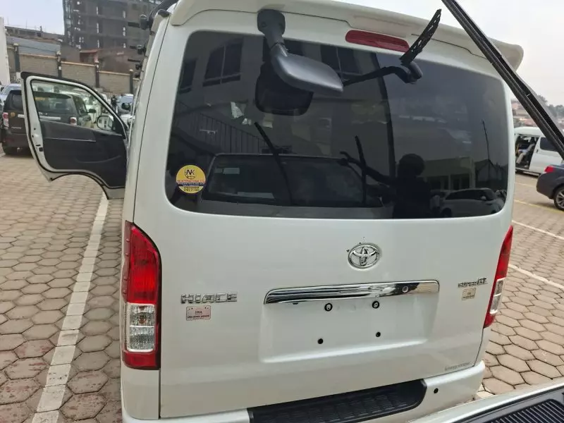 Toyota Hiace   - 2012