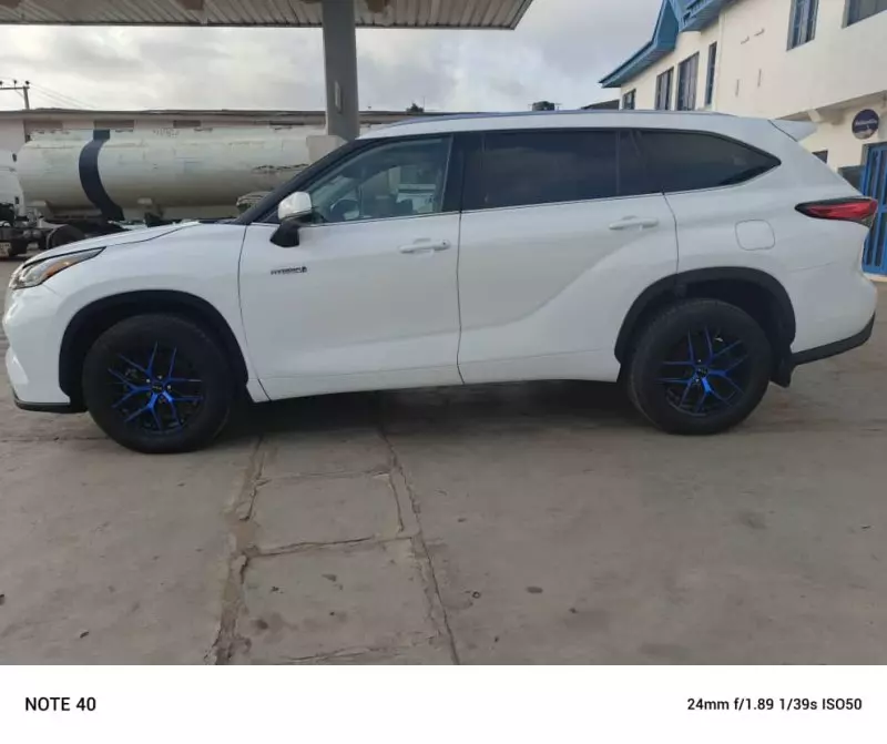 Toyota Highlander   - 2020