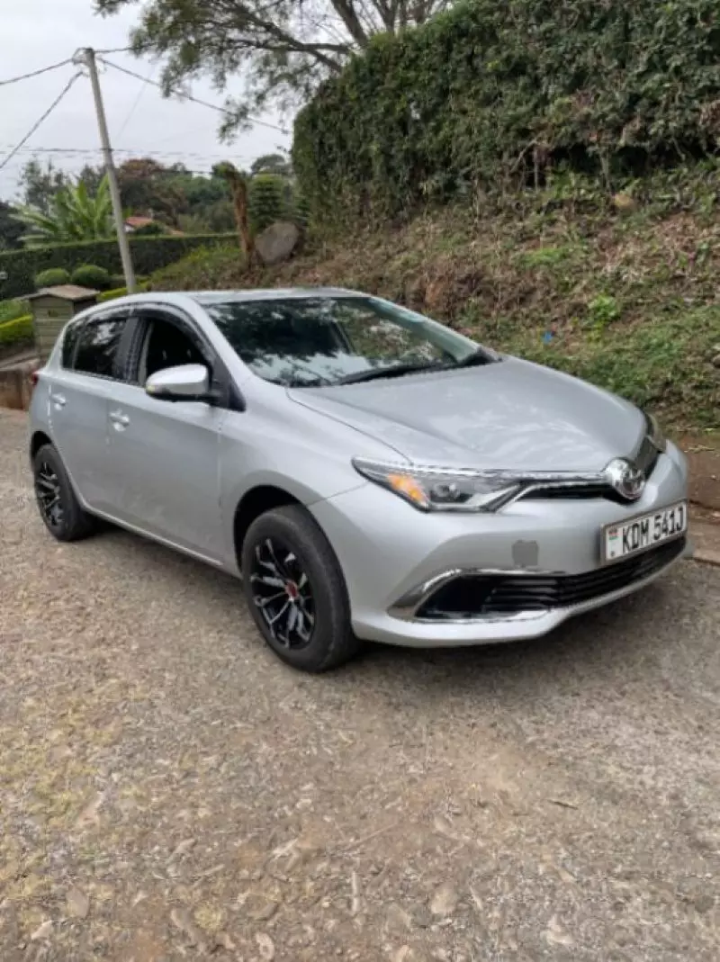 Toyota Auris   - 2015