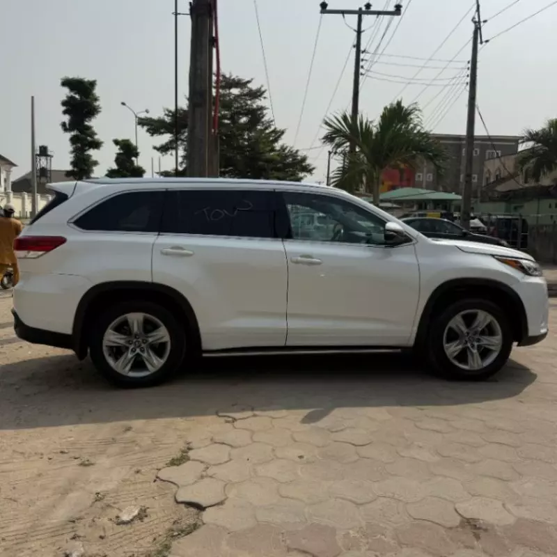 Toyota Highlander   - 2016