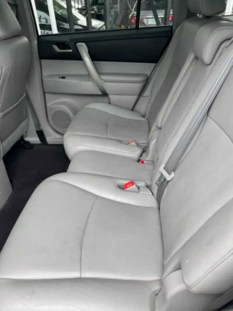 Toyota Highlander   - 2012