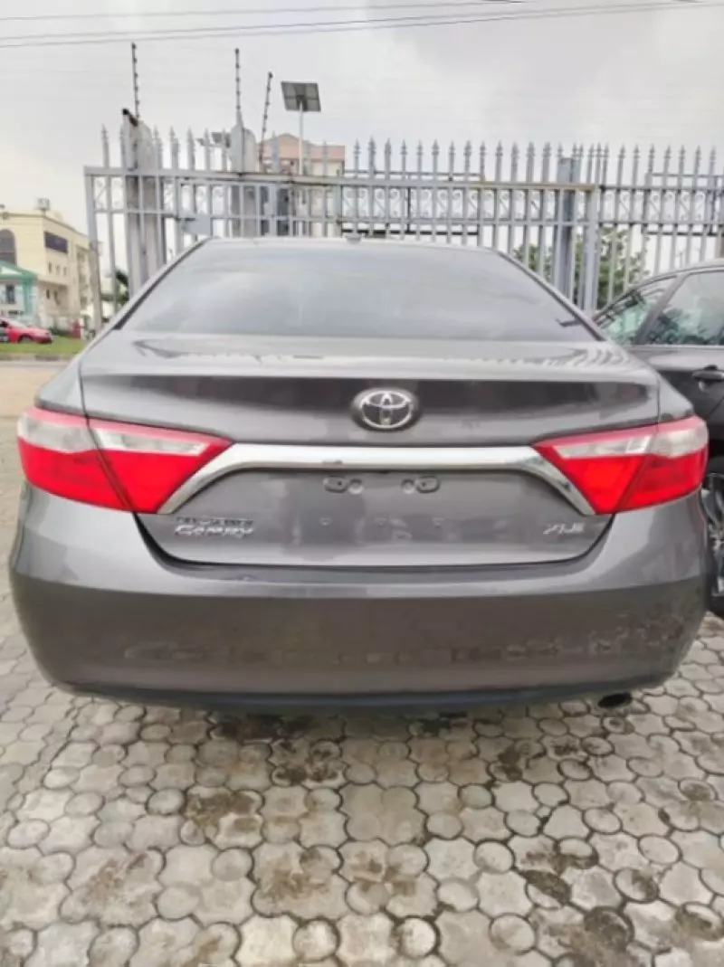 Toyota Camry   - 2016