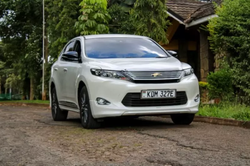 Toyota Harrier   - 2017