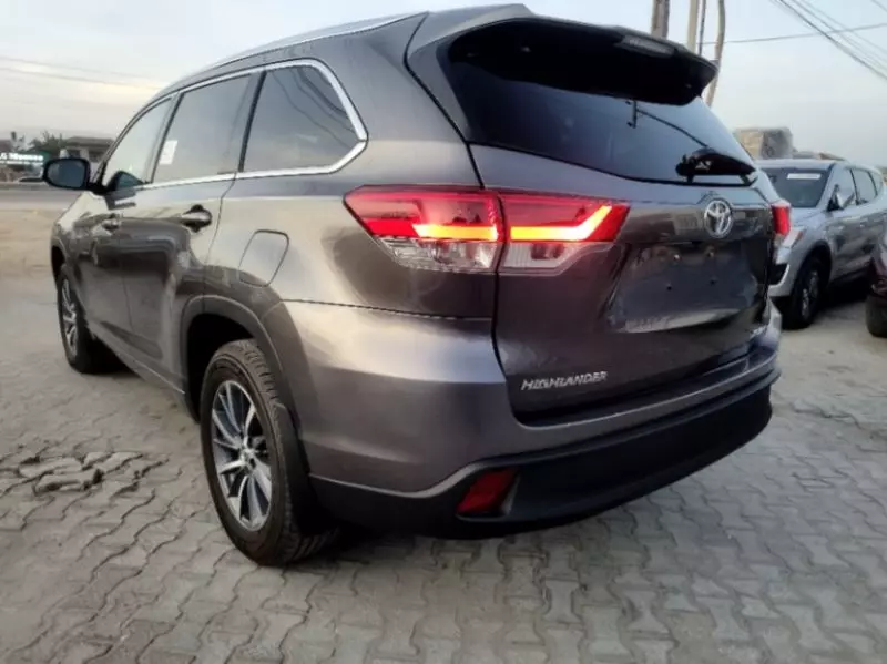 Toyota Highlander   - 2018