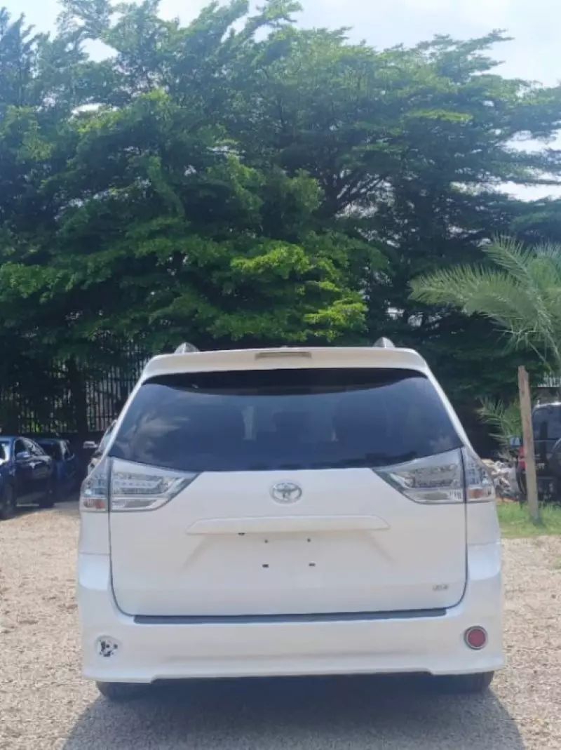 Toyota Sienna   - 2012