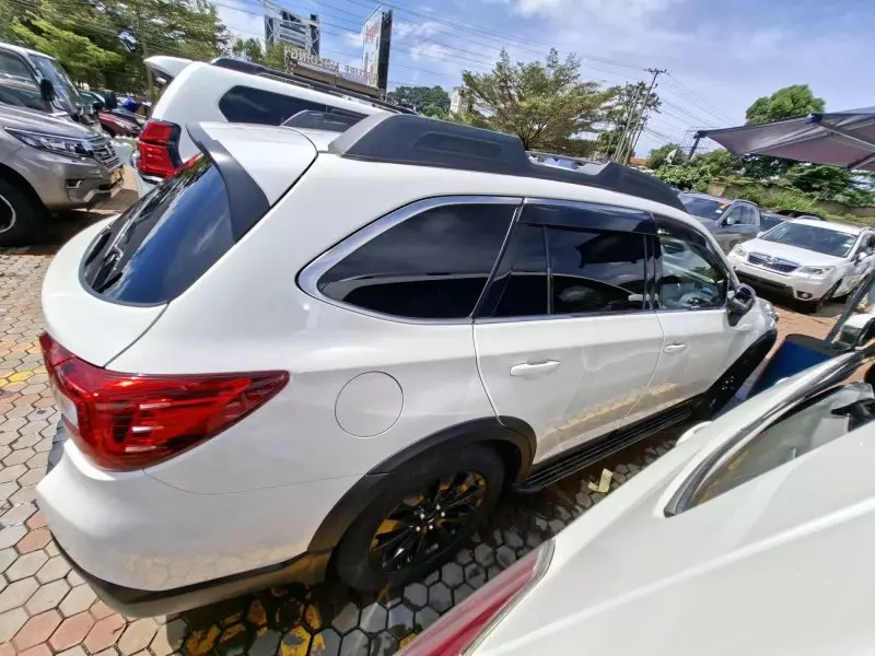 Subaru Outback   - 2018