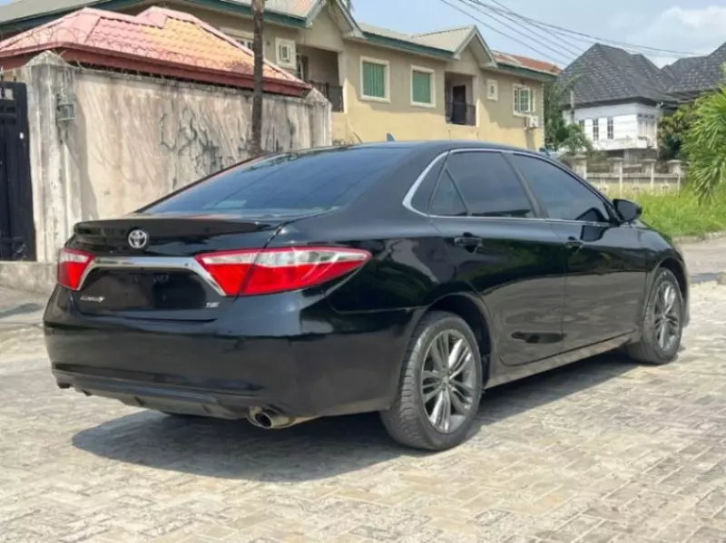 Toyota Camry - 2015