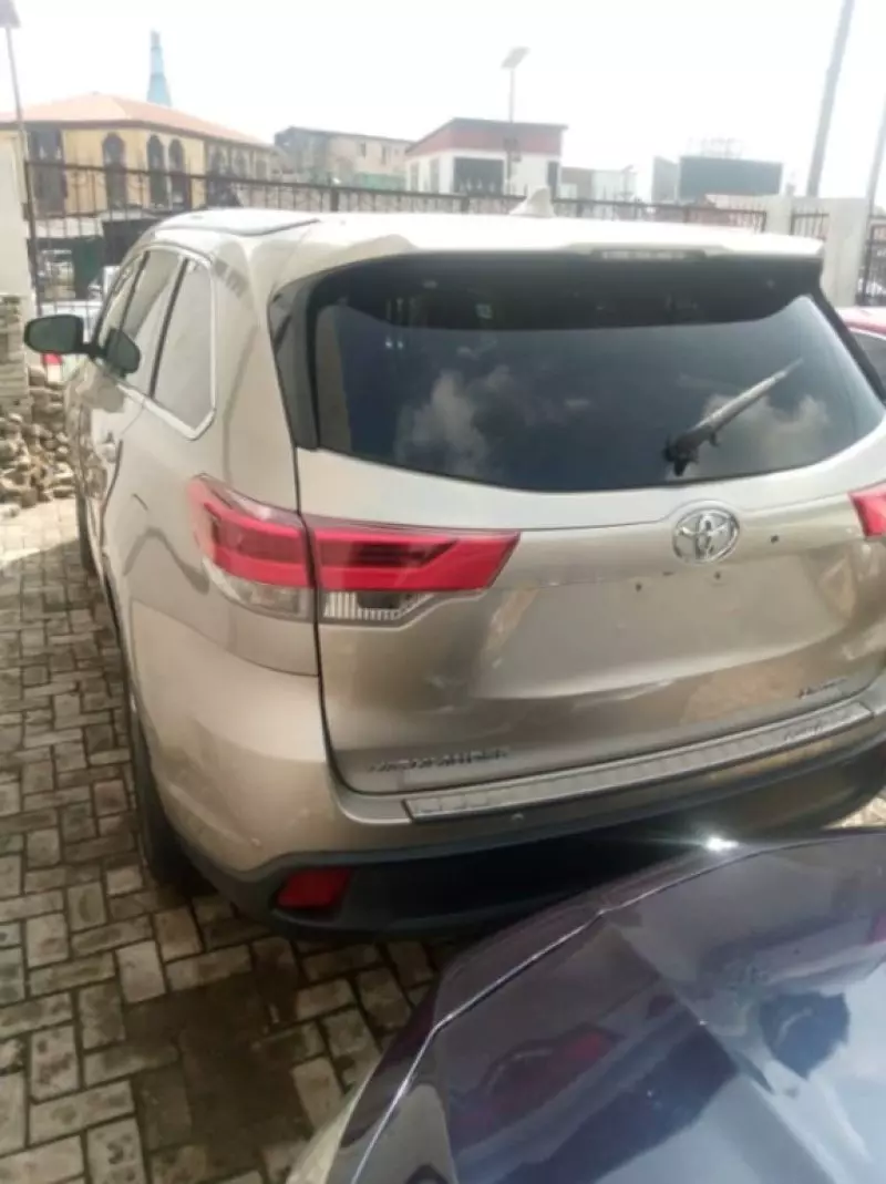 Toyota Highlander   - 2014