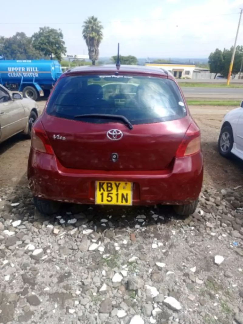 Toyota Vitz   - 2000