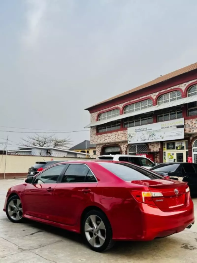 Toyota Camry - 2012