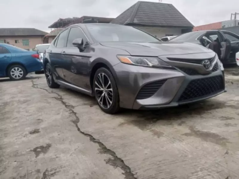 Toyota Camry   - 2018