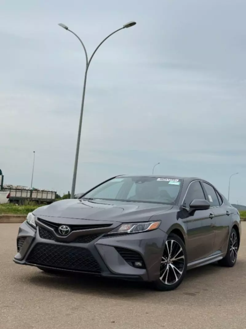 Toyota Camry   - 2018