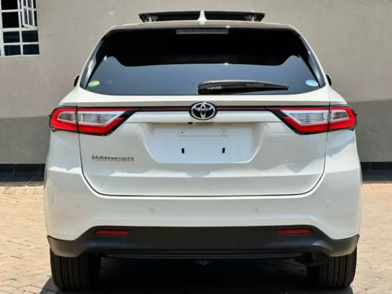 Toyota Harrier   - 2019