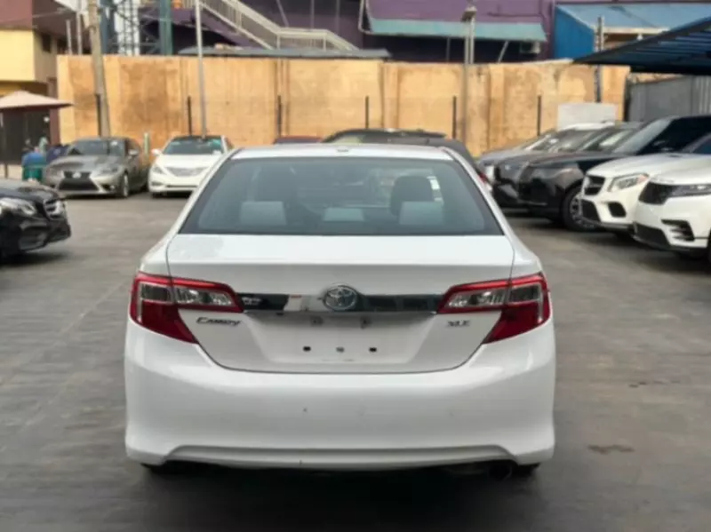 Toyota Camry   - 2014