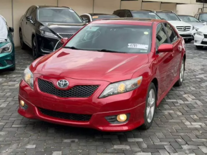 Toyota Camry   - 2011