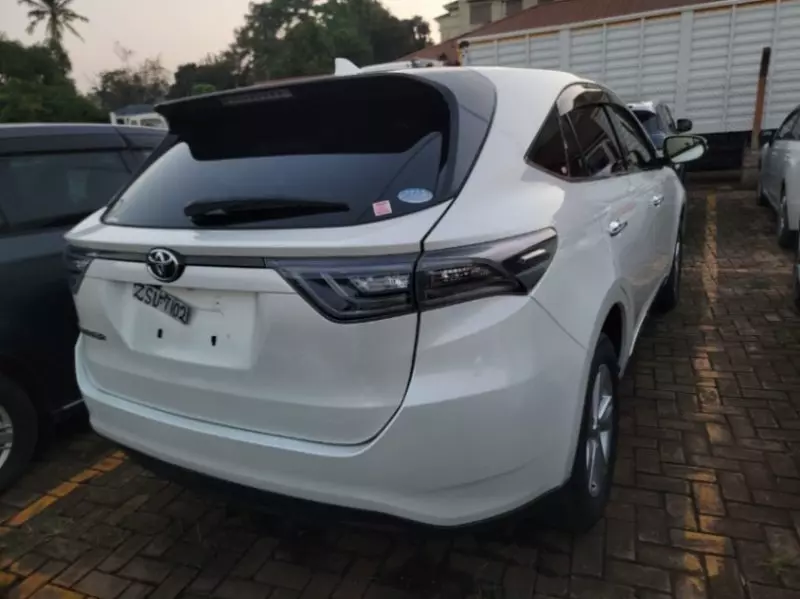 Toyota Harrier   - 2017