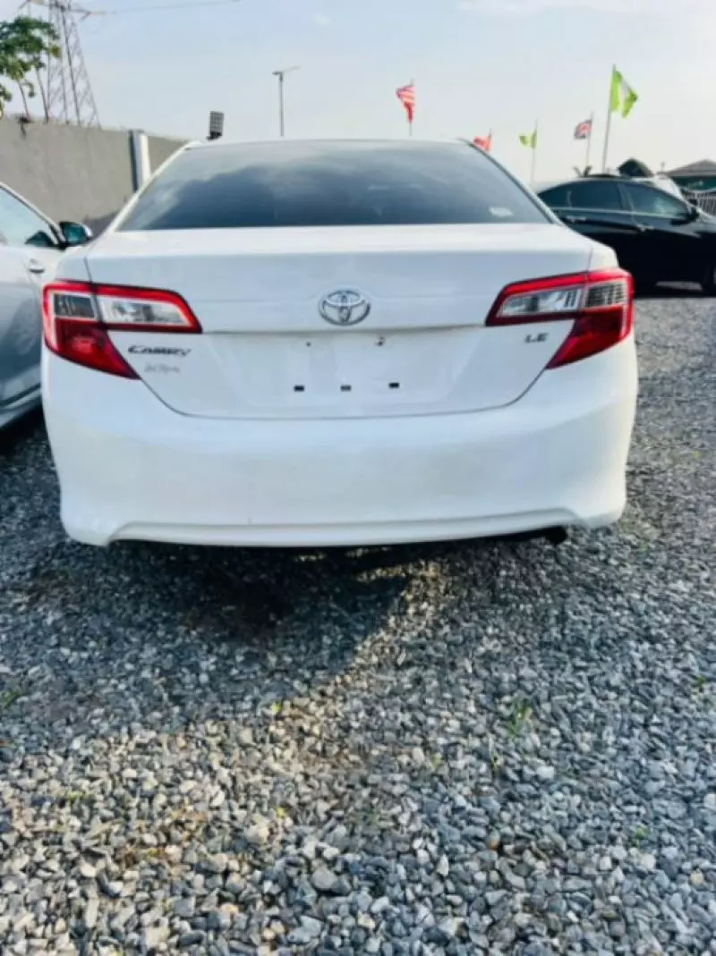 Toyota Camry   - 2014