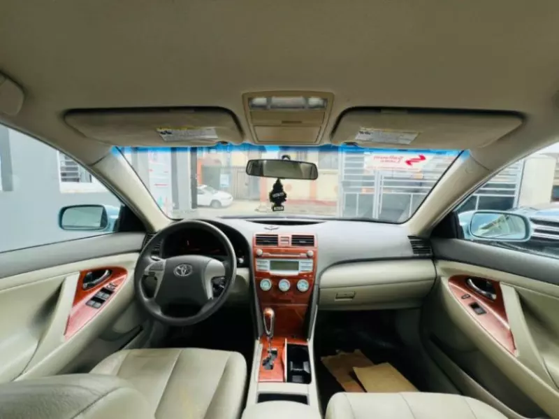 Toyota Camry   - 2009