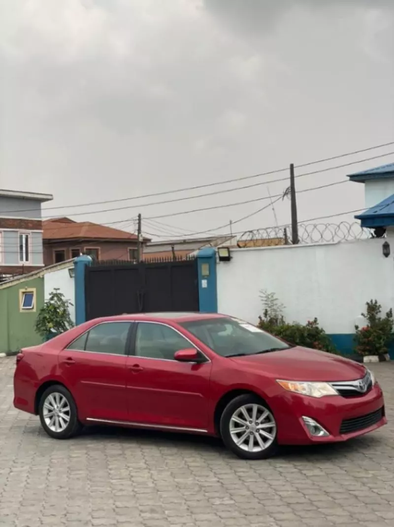 Toyota Camry   - 2013