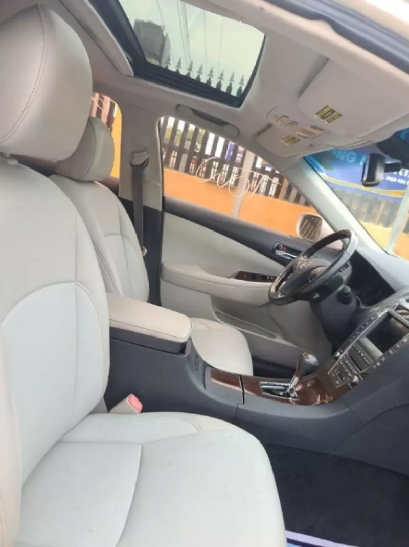 Lexus ES 350   - 2011