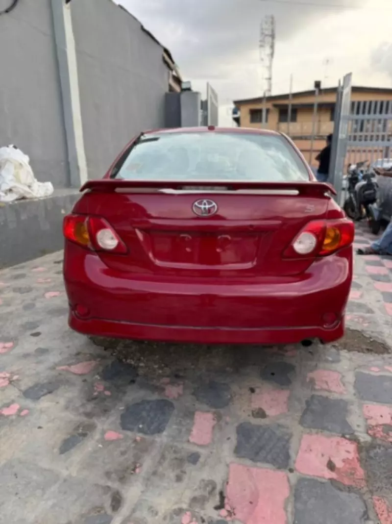 Toyota Corolla   - 2010