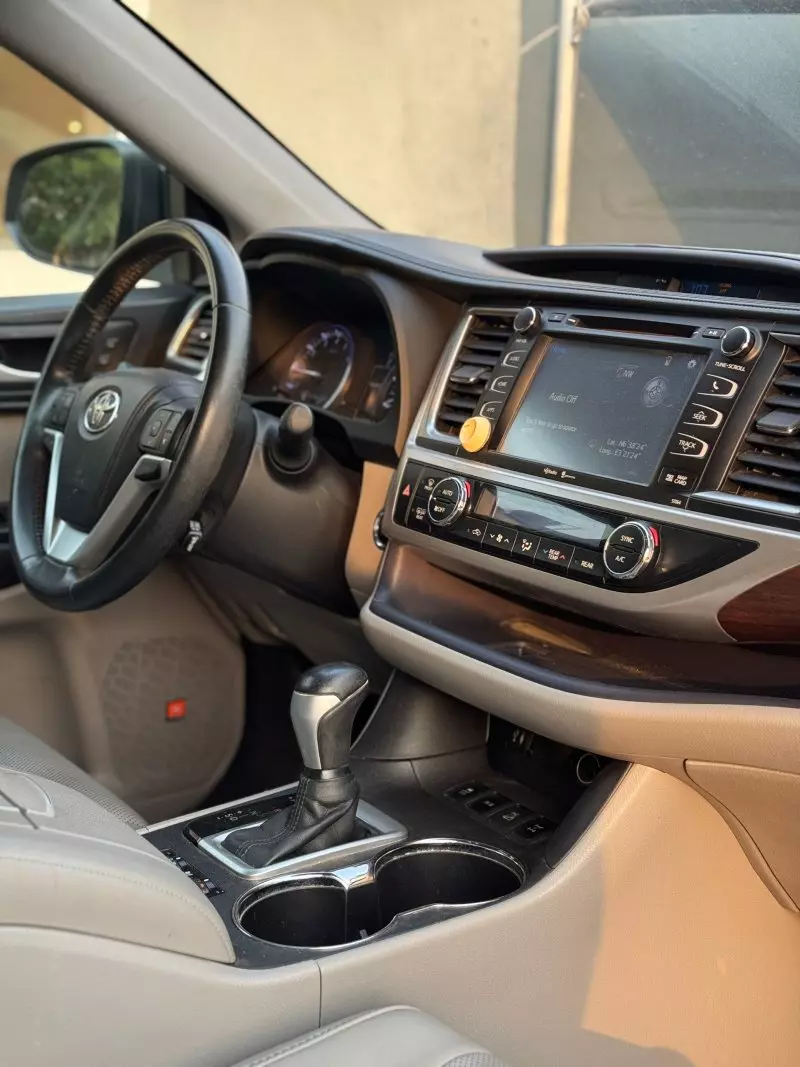 Toyota Highlander   - 2015