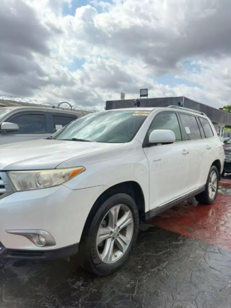 Toyota Highlander   - 2012