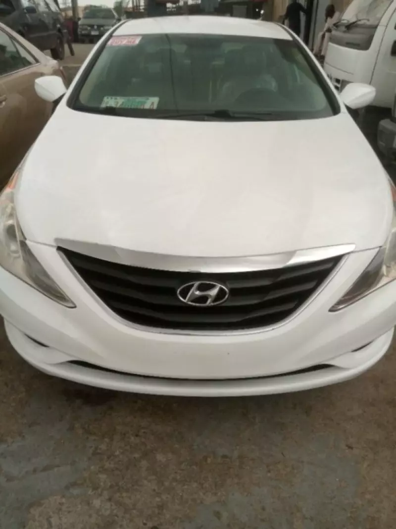 Hyundai Sonata   - 2013