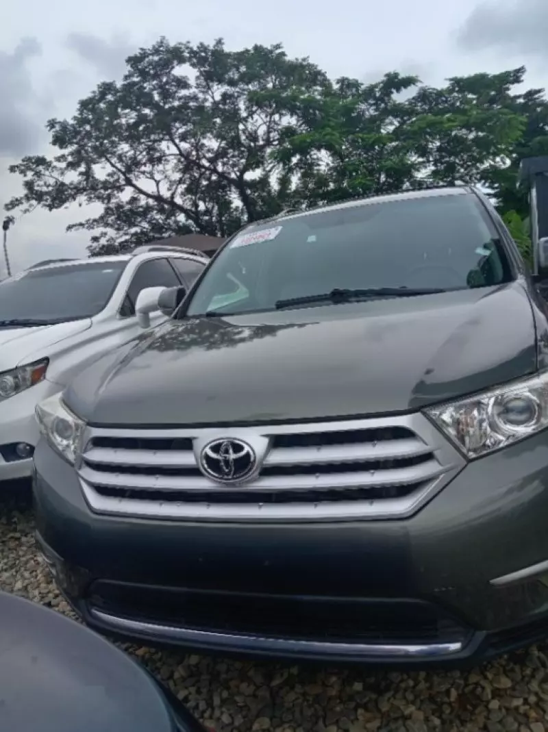 Toyota Highlander   - 2011