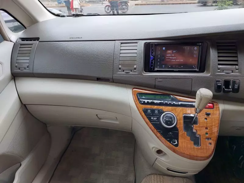 Toyota Noah   - 2006