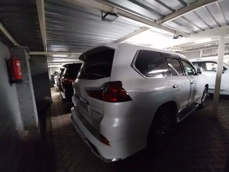 Lexus 570   - 2016