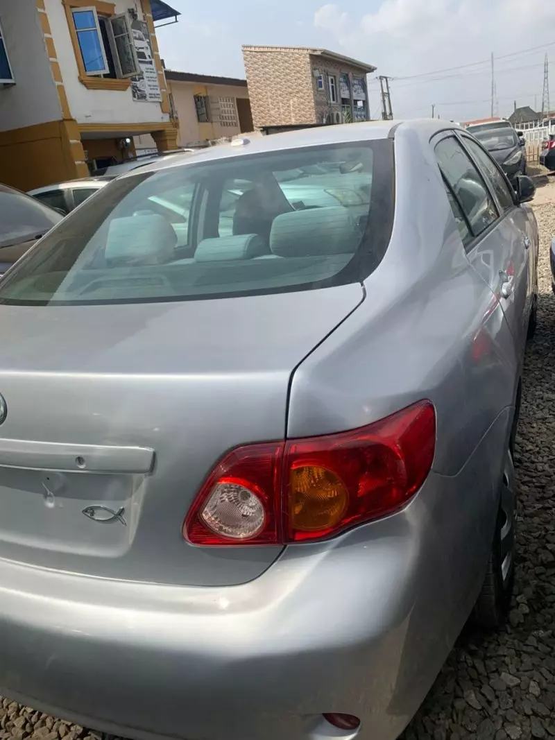 Toyota Corolla   - 2010