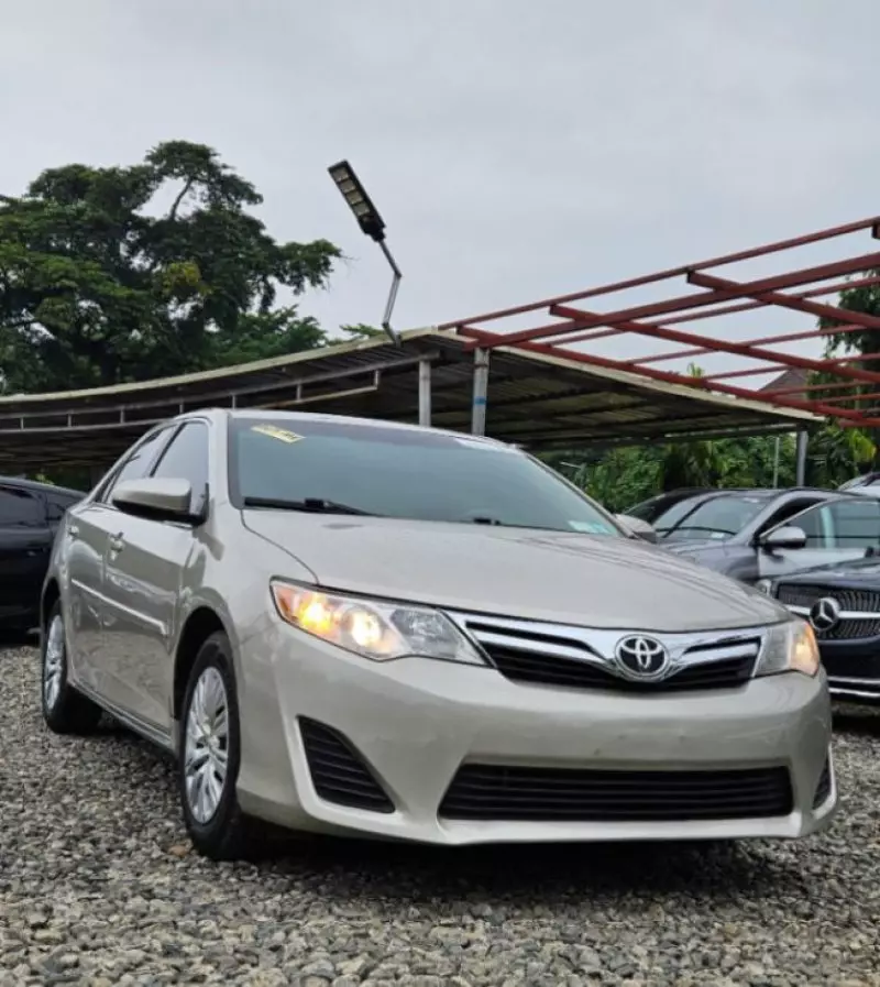 Toyota Camry   - 2014