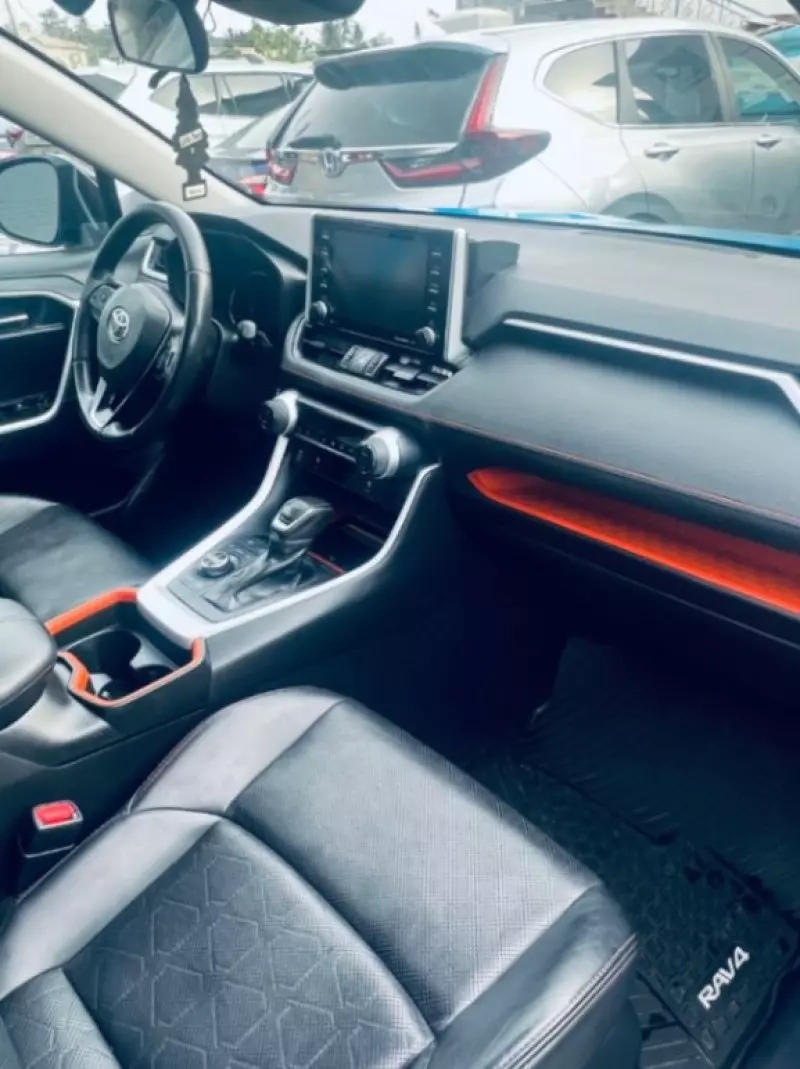 Toyota RAV 4   - 2019